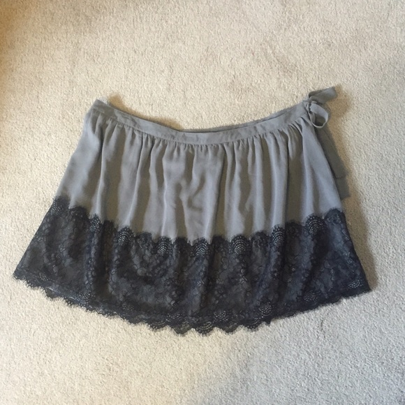 🚫Bundled🚫Gray with black lace skirt - Picture 2 of 4