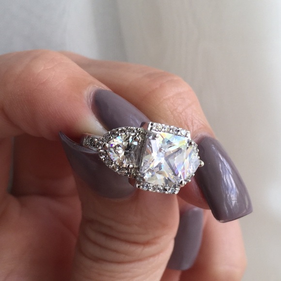 Trillion Flanked Faux Diamond Ring - Picture 2 of 4