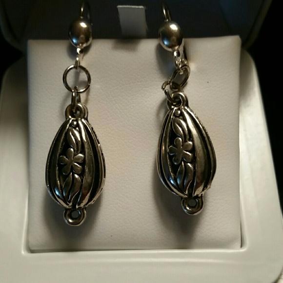 Pretty dangle