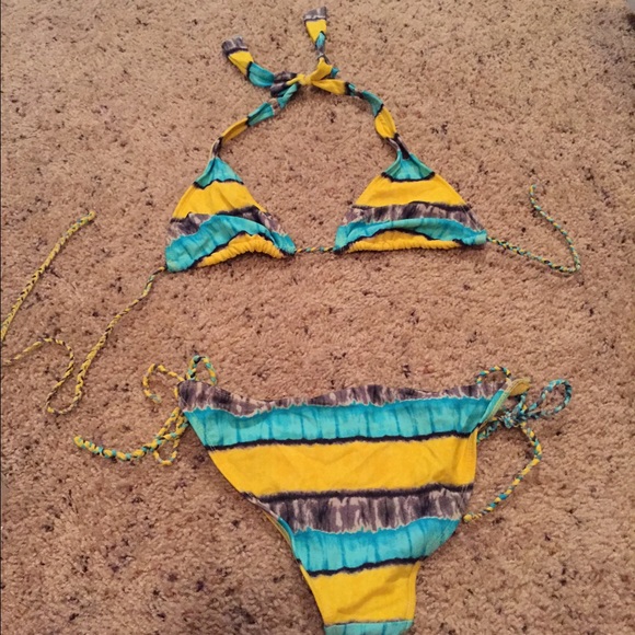 Bikini - Picture 2 of 2