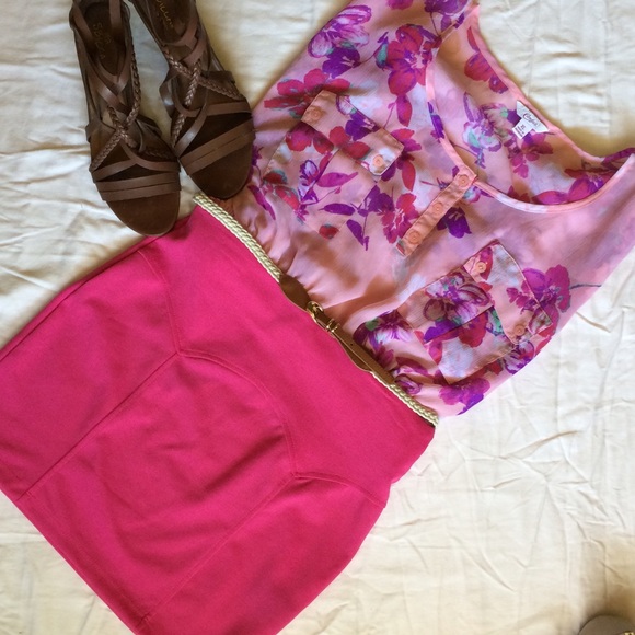 BOGO Sale 🌺Pink Bodycon Skirt - Picture 2 of 5