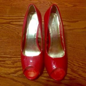 RED PUMPS