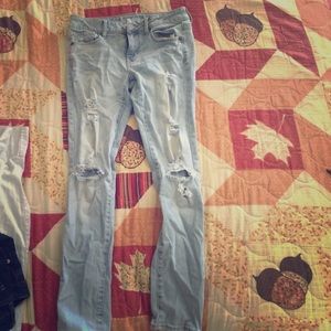 American Eagle Torn Skinny's
