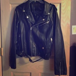Belted motorcycle jacket