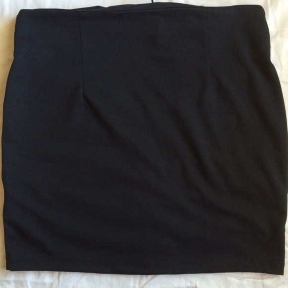 BOGO Sale 🌺Black Bodycon Skirt - Picture 3 of 4