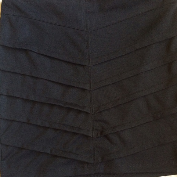 BOGO Sale 🌺Black Bodycon Skirt - Picture 4 of 4