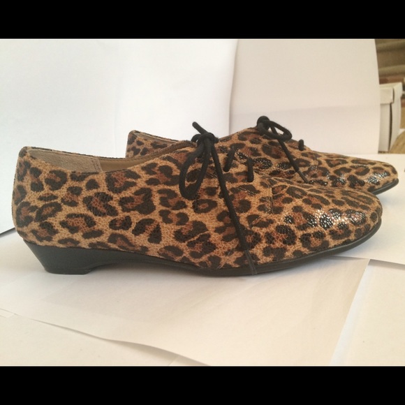 Leopard Print Flat-Tie Shoes 🐆