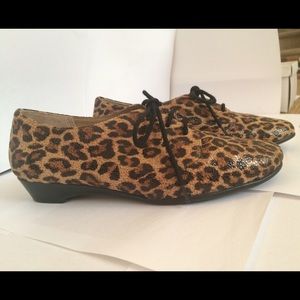 Leopard Print Flat-Tie Shoes 🐆
