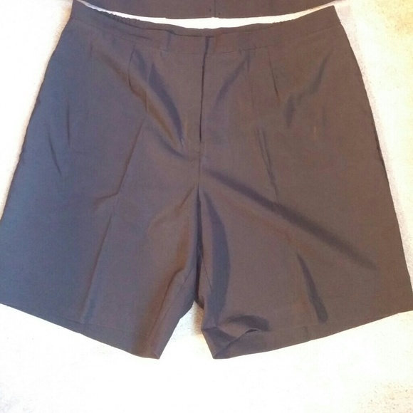 Short set - Picture 3 of 3