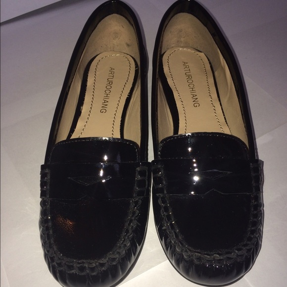 Gorgeous Black Shinny Flats