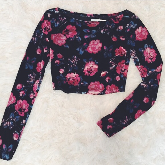 Velvet crop top with long sleeves