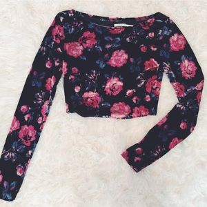 Velvet crop top with long sleeves