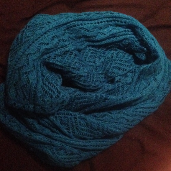 Netted blue scarf