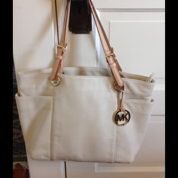 SOLD!!!! DO NOT PURCHASE!!! MICHAEL KORS Purse