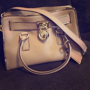 TAN, GOLD TRIMMED MEDIUM MICHAEL KORS HAMILITON!