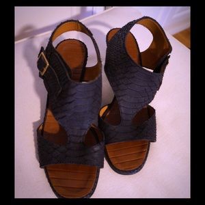 Chie Mihara Wedge Sandal