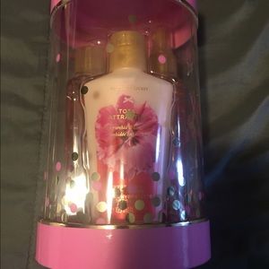 Victoria's Secret total attraction set