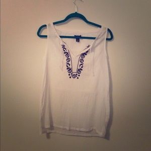 Gap embroidered top