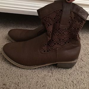 Aeropostale brown lace booties