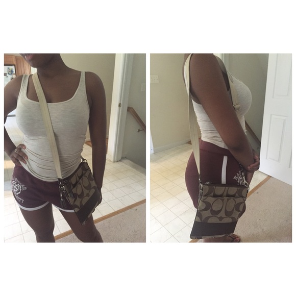 πON SALE πCoach Signature Crossbody Bag - Picture 4 of 4