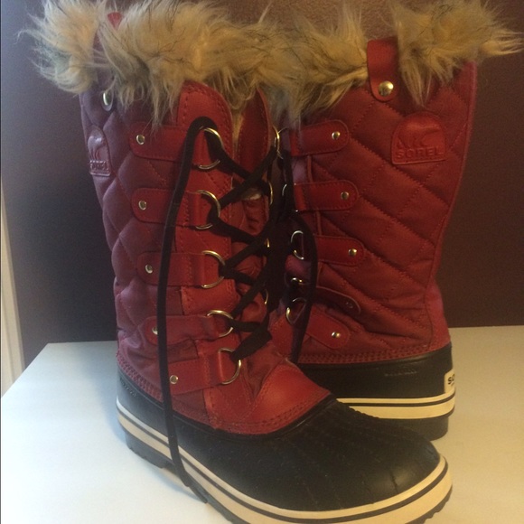 Red Sorel Tofino Boots