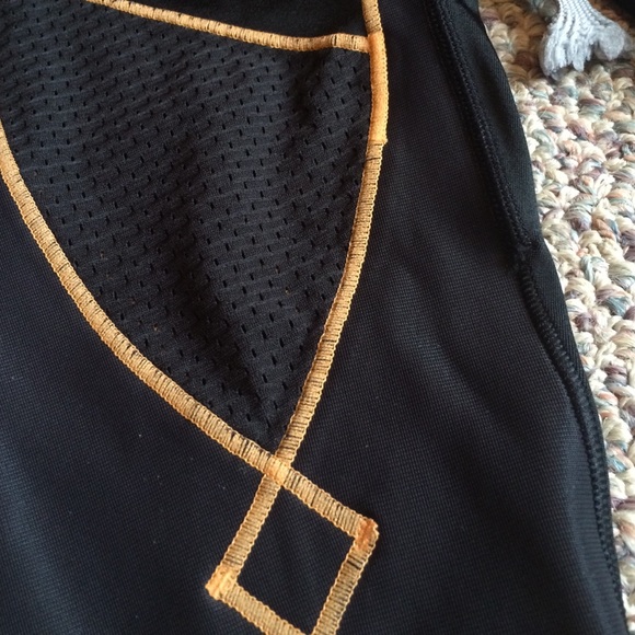 CWX Compression Capris for Running or Yoga - Picture 2 of 3