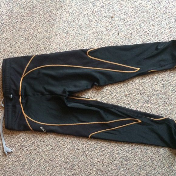 CWX Compression Capris for Running or Yoga - Picture 3 of 3