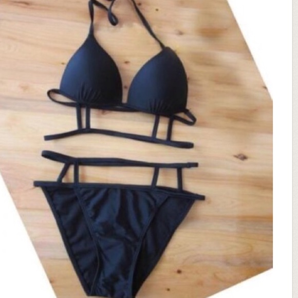 black Brazilian bikini set - Picture 3 of 3