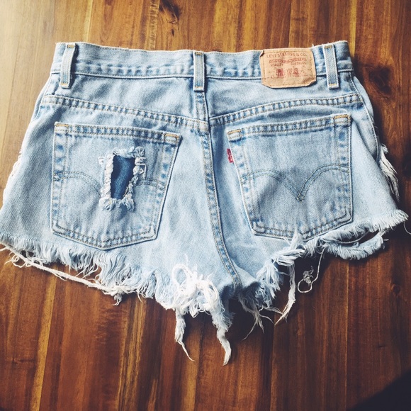🚫 Sold - High waisted Levi's Cutoffs - Picture 3 of 4