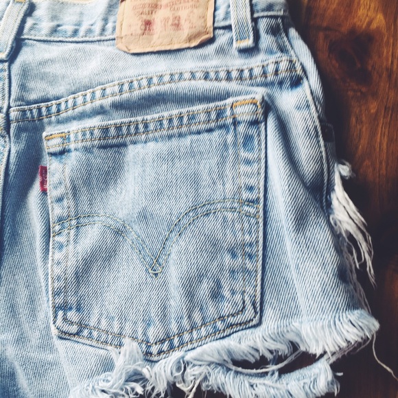 🚫 Sold - High waisted Levi's Cutoffs - Picture 4 of 4