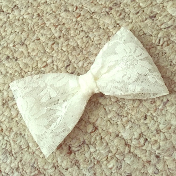 White Lace Pattern Bow