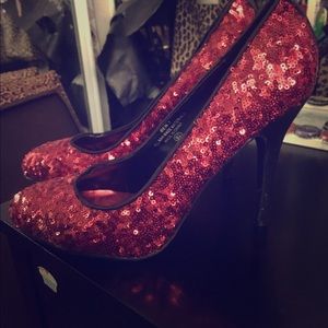 Sparkly red heels :)