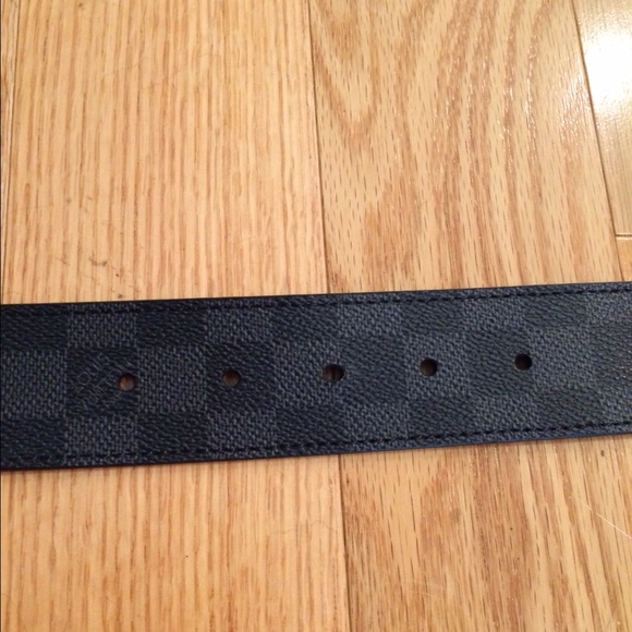 Louis Vuitton belt 100% authentic worn 5 times - Picture 2 of 4