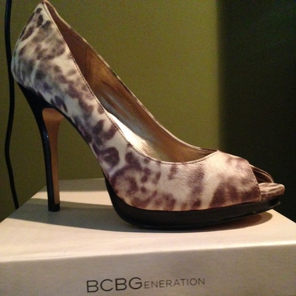 BCBG Beige Leopard print heels.