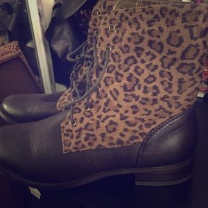 Cheetah combat boots!!