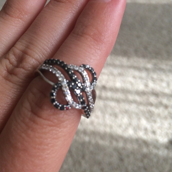 Black and white diamond ring - Picture 2 of 2