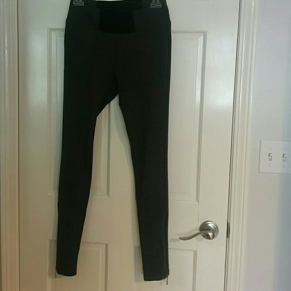 Gray pants/leggings