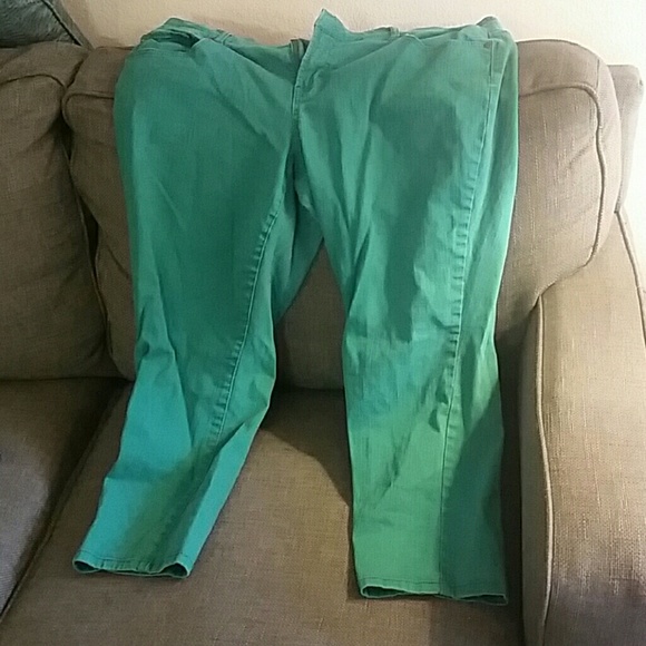 Green plus size capris