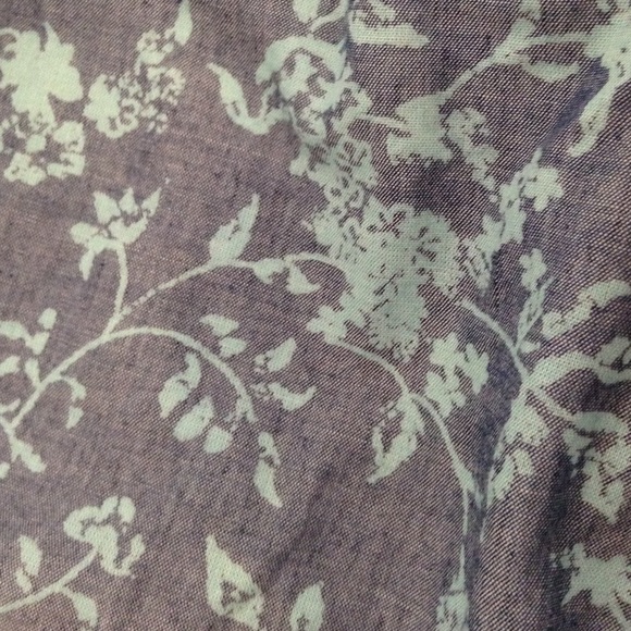 ❌SOLD❌Gap Chambray shirt - Picture 3 of 3