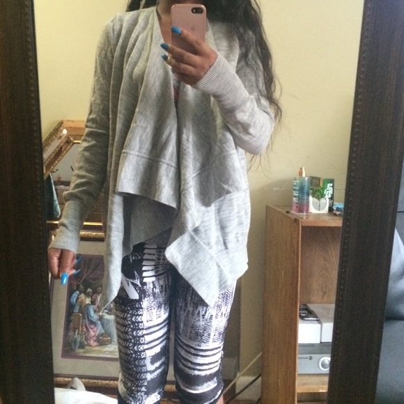 Gap flowy sweater now $25!!!! - Picture 1 of 2