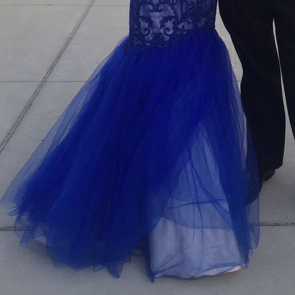 Prom dress - Picture 2 of 4