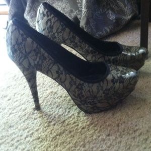 Lace print heels
