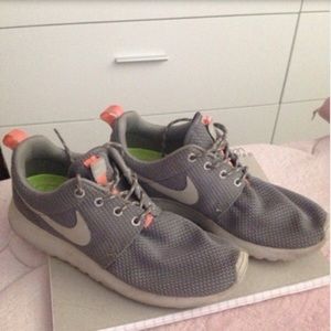 Roshes shoes Nike