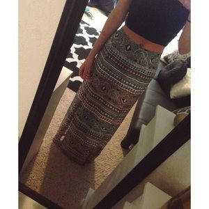 Kendall and Kylie Maxi