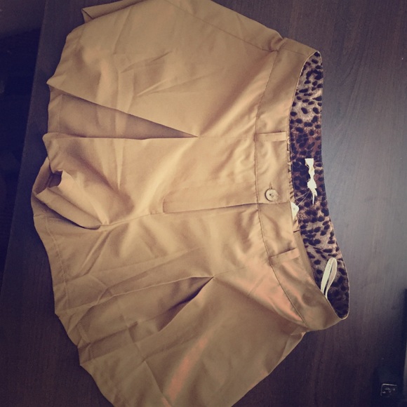 Khaki high waist flowy shorts