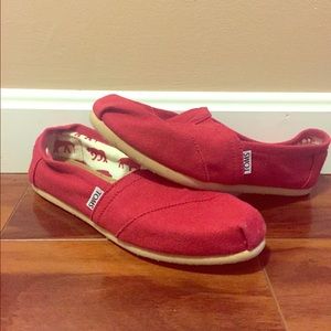 Red TOMS size 6