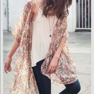 Brandy Melville Flowy cardigan