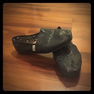 Black glitter TOMS size 6