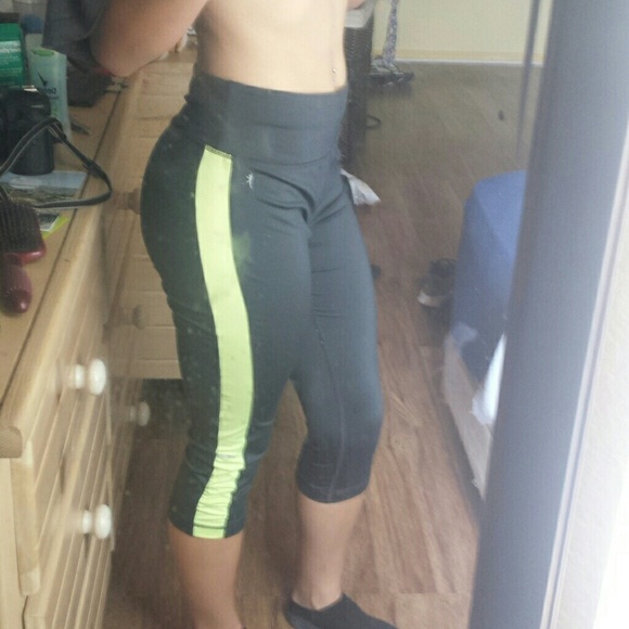 Danskin fitted cropped leggings