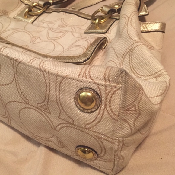More pictures of coach bag - Picture 1 of 4